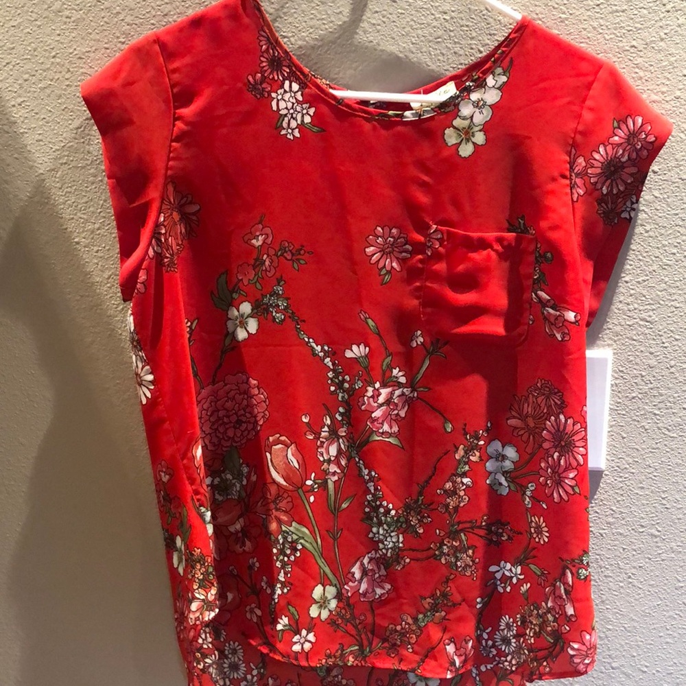 Short sleeve red blouse